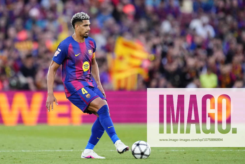 FC Barcelona, Barca v RCD Espanyol de Barcelona - LaLiga EA Sports Ronald Araujo centre-back of Barcelona and Uruguay during the LaLiga EA Sports match between FC Barcelona and RCD Espanyol de Barcelona at Spotify Camp Nou on April 11, 2026 in Barcelona, Spain. Barcelona Spain