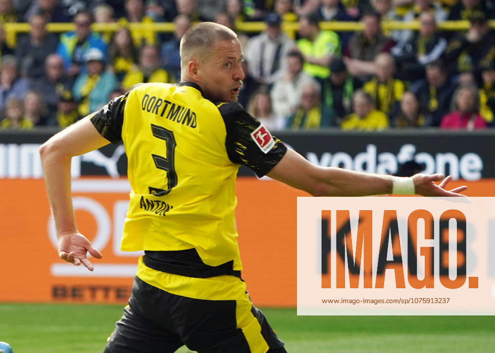 Soccer, 1 BL season 2025 2026 , Borussia Dortmund vs Bayer 04 Leverkusen , 11 04 2026, Signal Iduna Park, Dortmund , , Waldemar Anton, Borussia Dortmund ,