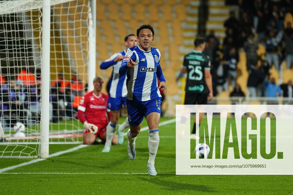 Liga Portugal Betclic - Estoril Praia v FC Porto Pepe do FC Porto celebra o seu golo durante a partida entre o Estoril Praia e o FC Porto, a contar para a Liga Portugal Betclic no Estadio Antonio Coimbra da Mota - Abril 12, 2026 - Lisboa, Portugal. (Foto: Joao Alvarinhas - Avant Sports) Lisboa Estadio Antonio Coimbra da Mota Portugal