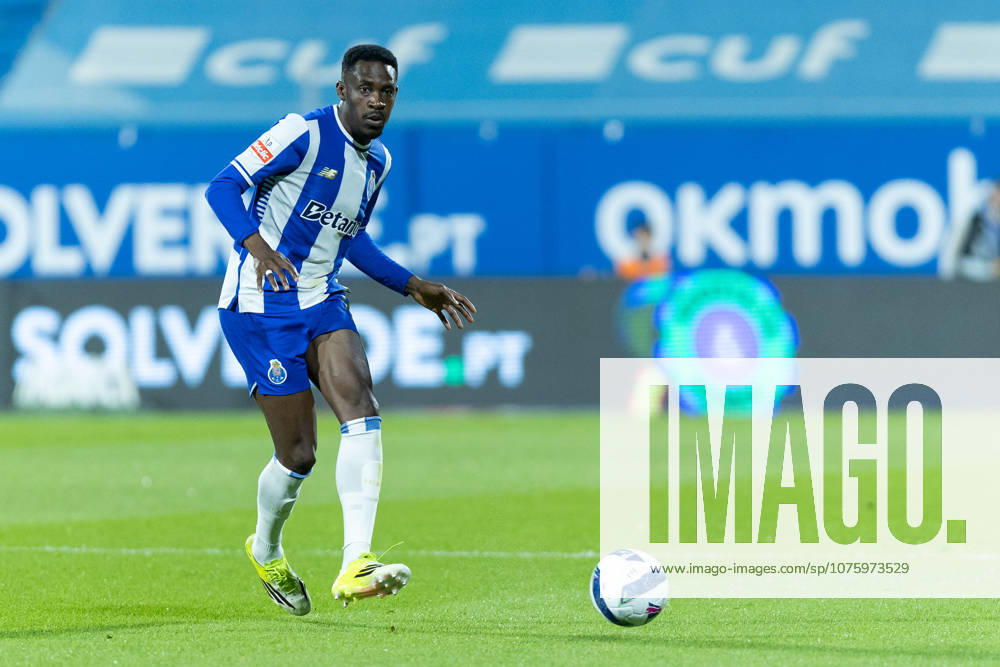 Porto defender from Nigeria ZAIDU SANUSI (12) in action during the game of Matchday 29 of the Liga Portugal Betclic between Estoril and Porto at Estadio Antonio Coimbra da Mota Estoril Portugal - ZUMAs359 20260412_zsp_s359_014