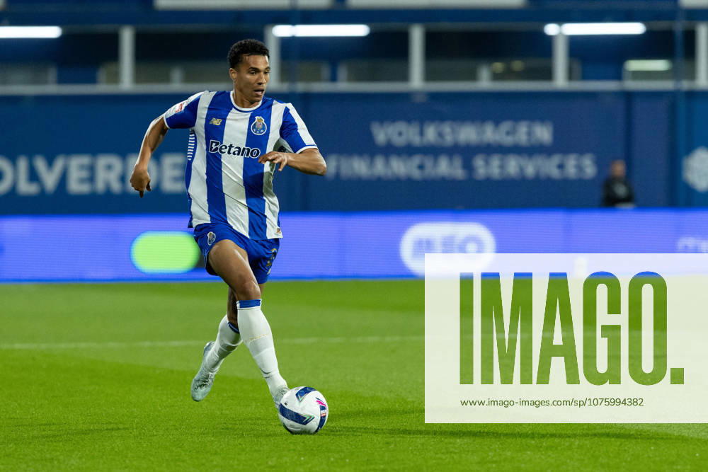 Porto defender from Portugal ALBERTO COSTA (20) in action during the game of Matchday 29 of the Liga Portugal Betclic between Estoril and Porto at Estadio Antonio Coimbra da Mota Estoril Portugal - ZUMAs359 20260412_zsp_s359_089