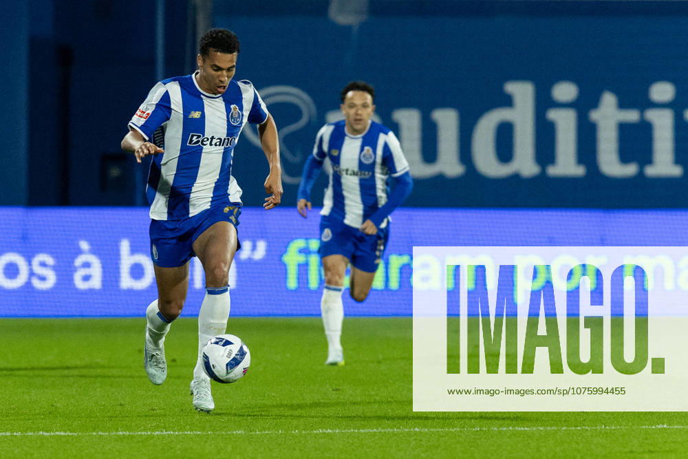 Porto defender from Portugal ALBERTO COSTA (20) in action during the game of Matchday 29 of the Liga Portugal Betclic between Estoril and Porto at Estadio Antonio Coimbra da Mota Estoril Portugal - ZUMAs359 20260412_zsp_s359_085