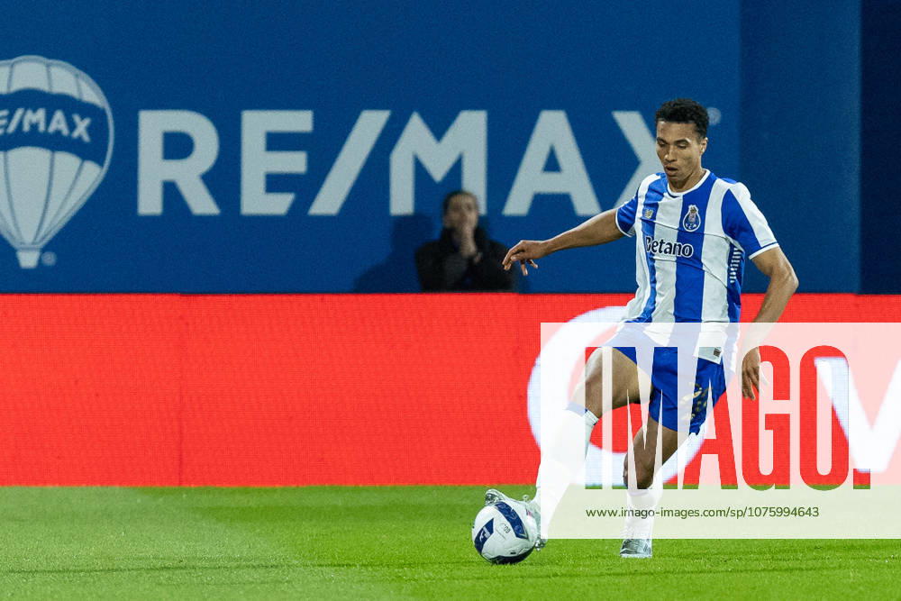 Porto defender from Portugal ALBERTO COSTA (20) in action during the game of Matchday 29 of the Liga Portugal Betclic between Estoril and Porto at Estadio Antonio Coimbra da Mota Estoril Portugal - ZUMAs359 20260412_zsp_s359_071