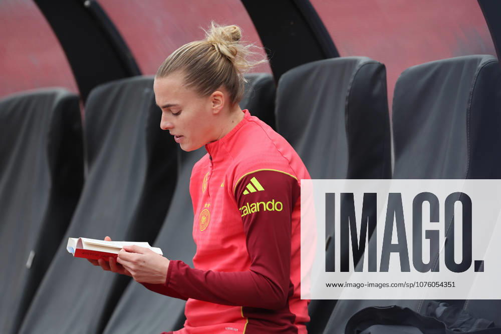 Laura Freigang , Frauen-Nationalmannschaft Abschlusstraining , vor dem Spiel WM Qualifikation Deutschland-Österreich , Fußball , Frauen , in den Max Morlock Stadion, in Nürnberg , Bayern , Deutschland. April 13 , 2026 . Photo by: Davide Elias IPA Photo Pressefoto DENL