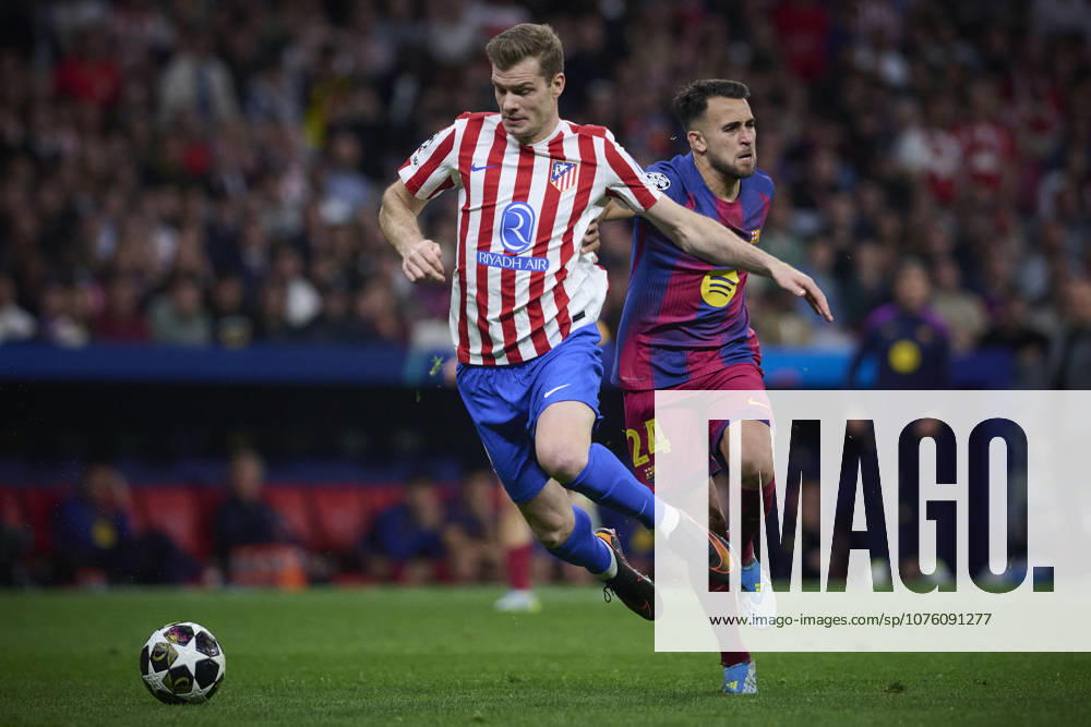 Atletico de Madrid s Alexander Sorloth (l) and FC Barcelona, Barca Äs Eric Garcia during Champions League 2025 2026, quarter-final, 2nd leg, April 14 ,2026. (20260414091)