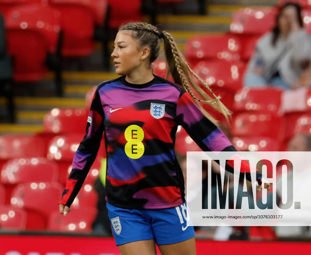 England v Spain - FIFA Women s World Cup 2027 Qualifier England Women s player Erica Meg Parkinson participates in the pre-match warm-up during the FIFA World Cup, WM, Weltmeisterschaft, Fussball Qualifier Group 3 match between England and Spain at Wembley Stadium, London, on April 14, 2026. London England United Kingdom