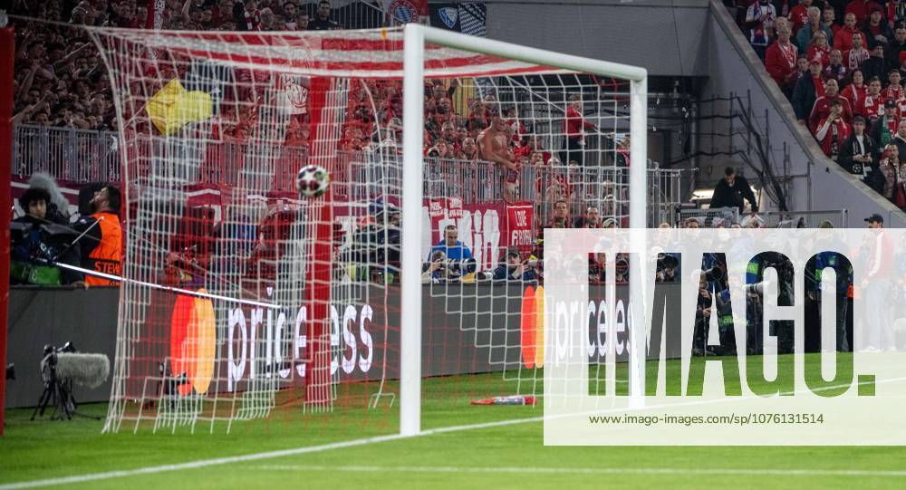Soccer, Men, Season 2025 2026, Champions League quarter-final, second leg , FC Bayern Munich Real Madrid, Arda Güler not in picture, Real Madrid scores the goal to 0 1 against goalkeeper Manuel Neuer not in picture, Bayern Munich , 15 04 2026,