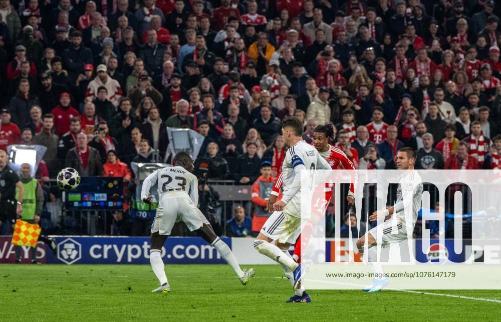 Soccer, Men, 2025 2026 season, Champions League quarter-final, second leg , FC Bayern Munich Real Madrid 4 3 , Michael Olise Bayern Munich scores the goal to make it 4 3 against Ferland Mendy Real Madrid and Federico Valverde Real Madrid , 15 04 2026,