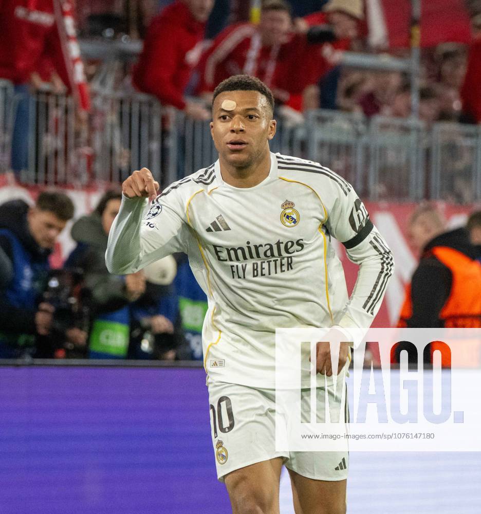 Soccer, Men, 2025 2026 season, Champions League quarter-final, second leg , FC Bayern Munich Real Madrid, Kylian Mbappe Real Madrid , Cheers after goal to 2 3, 15 04 2026,