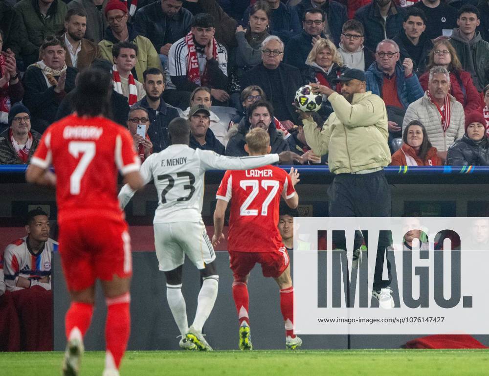 Soccer, Men, Season 2025 2026, Champions League quarter-final, second leg , FC Bayern Munich Real Madrid, f l Serge Gnabry Bayern Munich , Ferland Mendy Real Madrid , Konrad Laimer Bayern Munich , Coach Vincent Kompany Bayern Munich , 15 04 2026,