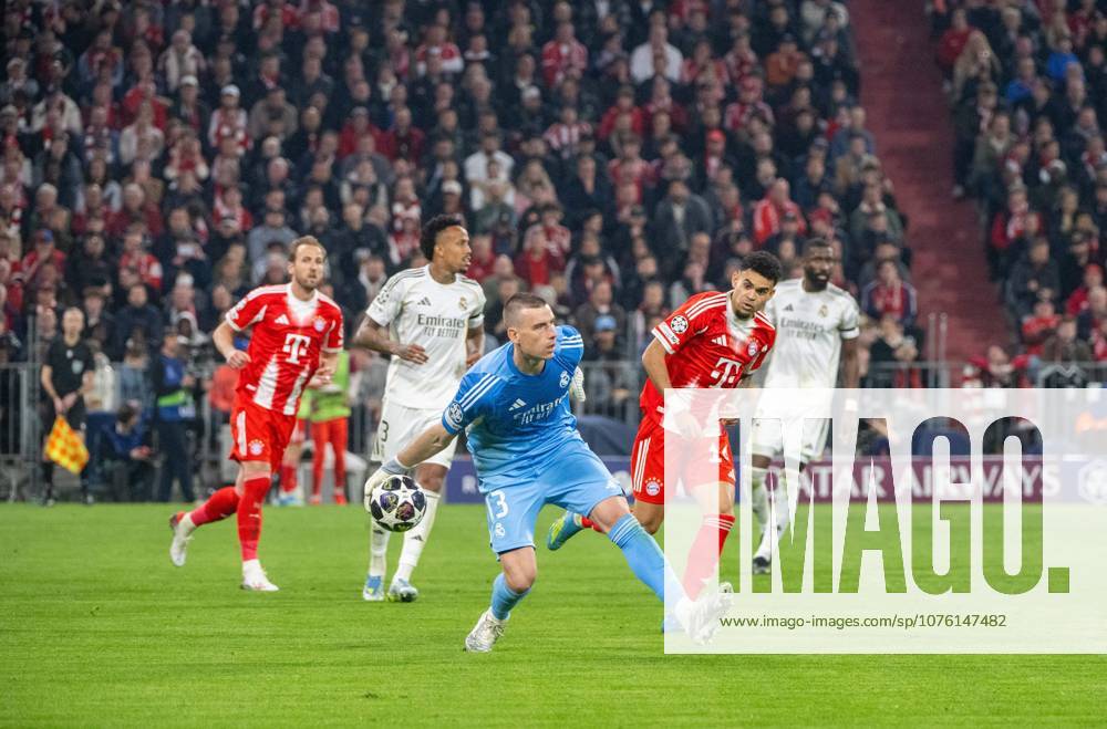 Soccer, Men, 2025 2026 season, Champions League quarter-final, second leg , FC Bayern Munich Real Madrid, Goalkeeper Andriy Lunin Real Madrid , 15 04 2026,