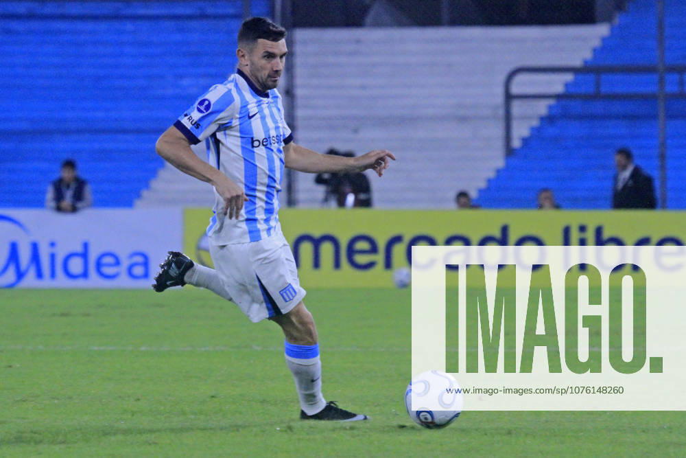 15th April 2026; Presidente Peron Stadium, Buenos Aires, Argentina; Copa Sudamericana Football Racing versus Botafogo; Adrian Martinez of Racing runs with the ball PoolxPelaezxBurga DiaEsportivo