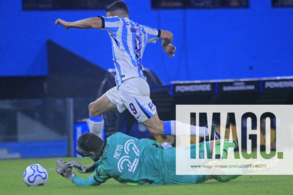 15th April 2026; Presidente Peron Stadium, Buenos Aires, Argentina; Copa Sudamericana Football Racing versus Botafogo; Adrian Martinez of Racing battles for possession with goalkeeper Neto of Botafogo PoolxPelaezxBurga DiaEsportivo