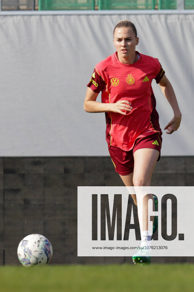Football DFB Media Dates, German Womens National Team Training v l Laura Freigang German Womens National Team Ried