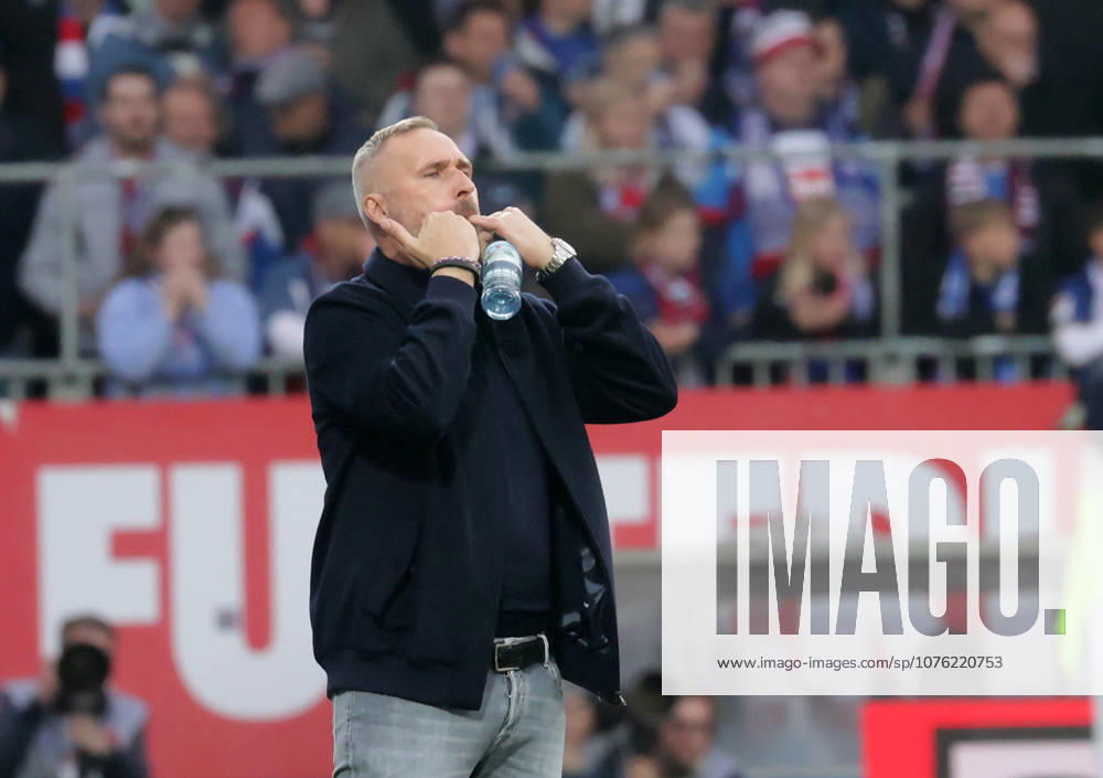 Coach Tim Walter Holstein Kiel Football, Men, Season 2025 2026, 2 BL, Holstein Stadion, Holstein Kiel vs 1 FC Kaiserslautern DFL REGULATIONS PROHIBIT ANY USE OF PHOTOGRAPHS AS IMAGE SEQUENCES AND OR QUASI VIDEO