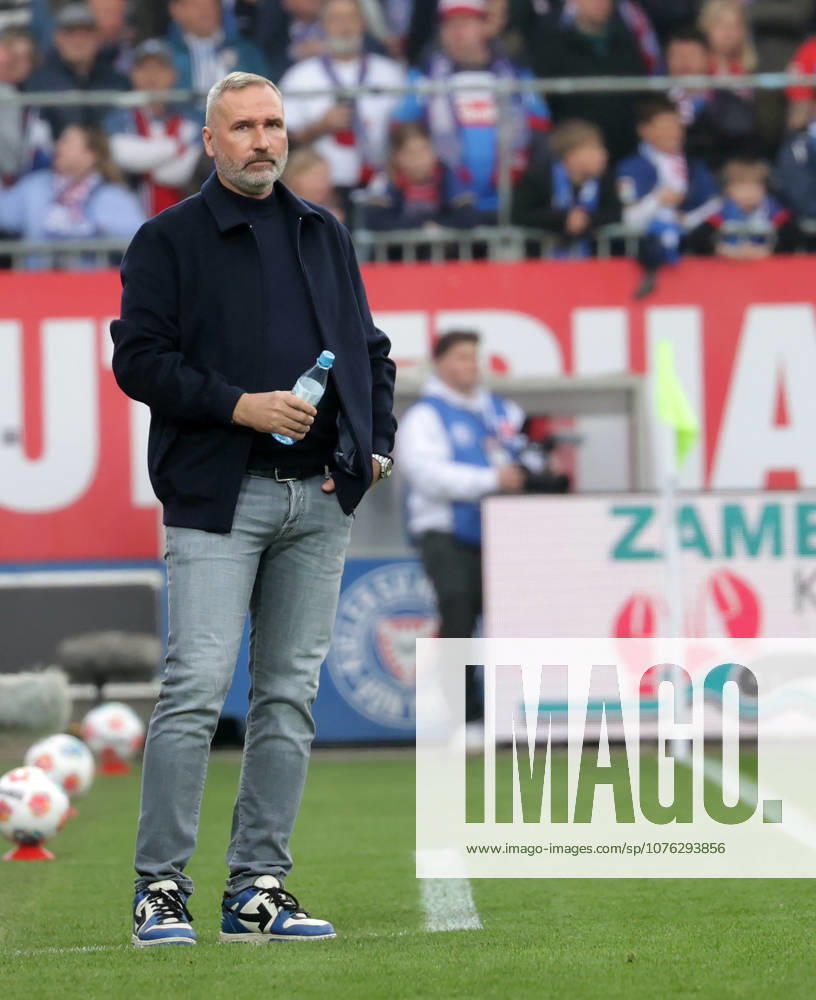 Coach Tim Walter Holstein Kiel Football, Men, Season 2025 2026, 2 BL, Holstein Stadion, Holstein Kiel vs 1 FC Kaiserslautern, 3 0 DFL REGULATIONS PROHIBIT ANY USE OF PHOTOGRAPHS AS IMAGE SEQUENCES AND OR QUASI VIDEO