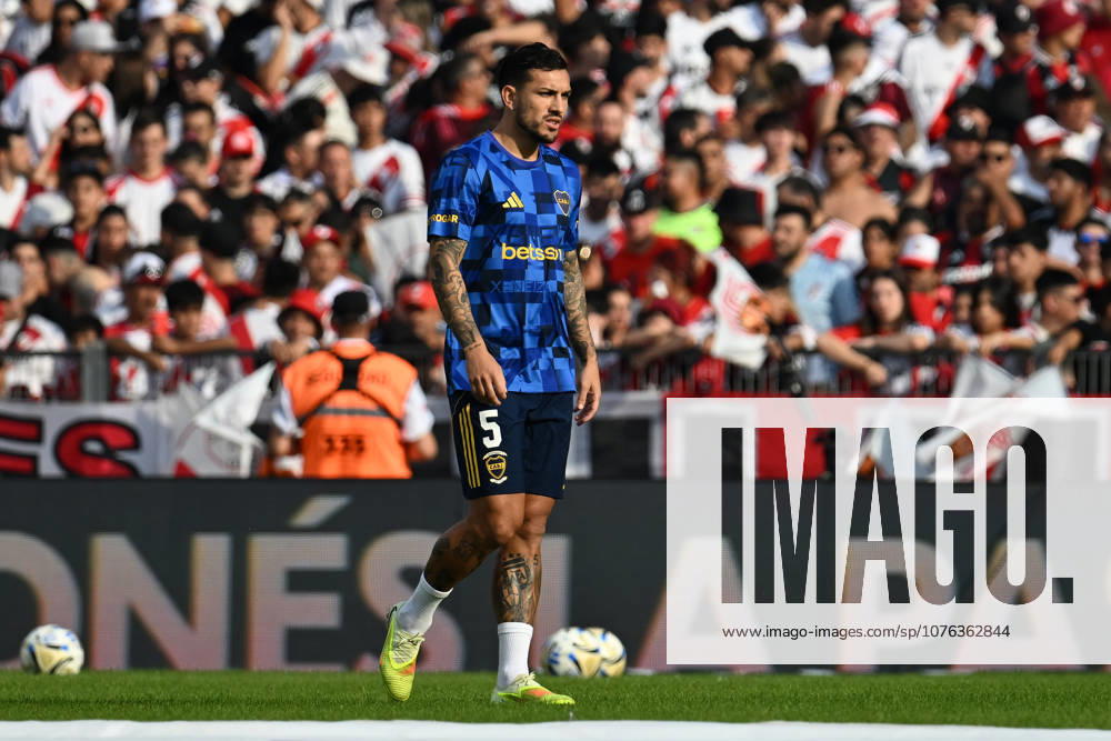 Torneo Apertura Mercado Libre 2026 match between River Plate and Boca Juniors BUENOS AIRES, ARGENTINA - APRIL 19: Leandro Paredes of Boca Juniors warm up previous a Torneo Apertura Mercado Libre 2026 match between River Plate and Boca Juniors at Mas Monumental Antonio Vespucio Liberti Stadium on April 19, 2026 in Buenos Aires, Argentina. Buenos Aires Buenos Aires Buenos Aires Argentina