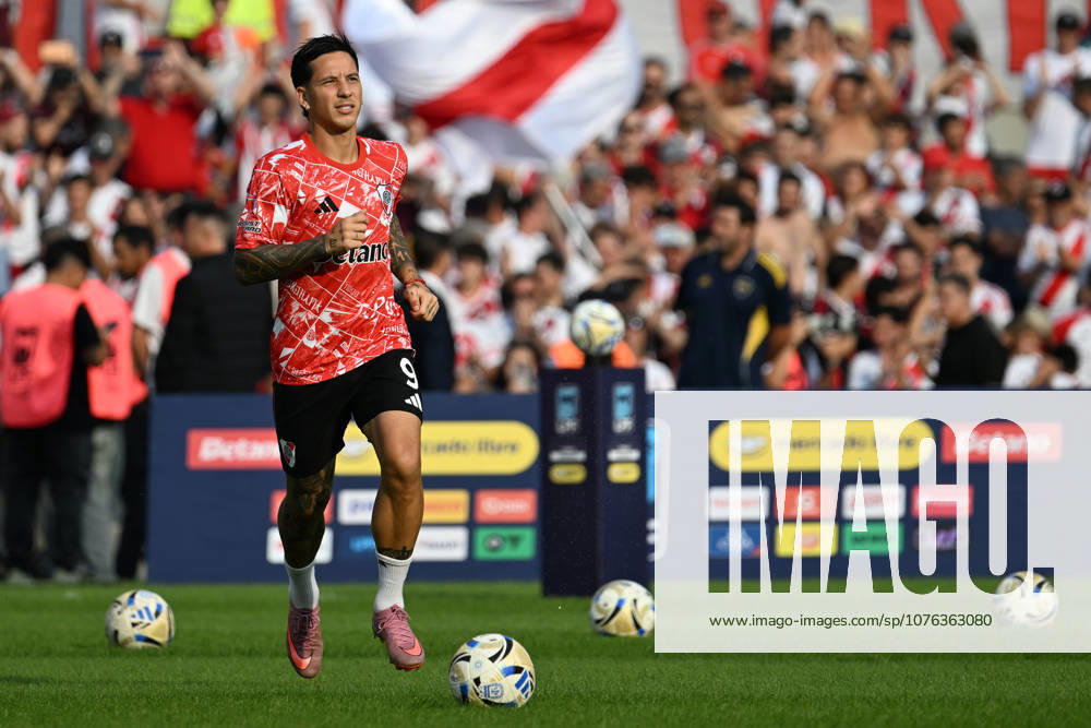 Torneo Apertura Mercado Libre 2026 match between River Plate and Boca Juniors BUENOS AIRES, ARGENTINA - APRIL 19: Sebastian Driussi of River Plate warm up previous a Torneo Apertura Mercado Libre 2026 match between River Plate and Boca Juniors at Mas Monumental Antonio Vespucio Liberti Stadium on April 19, 2026 in Buenos Aires, Argentina. Buenos Aires Buenos Aires Buenos Aires Argentina