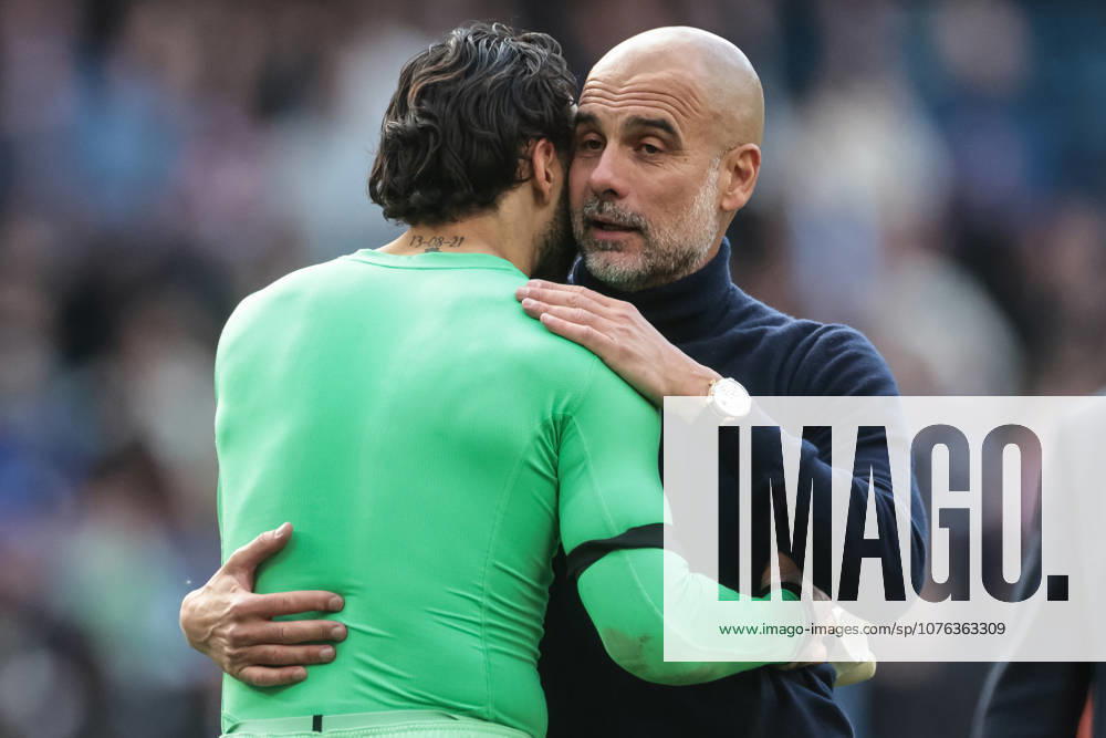 Manchester City v Arsenal - Premier League Pep Guardiola, manager of Manchester City, speaks to Arsenal goalkeeper David Raya during the Premier League match between Manchester City and Arsenal at Etihad Stadium in Manchester, United Kingdom, on April 19, 2026. Manchester United Kingdom
