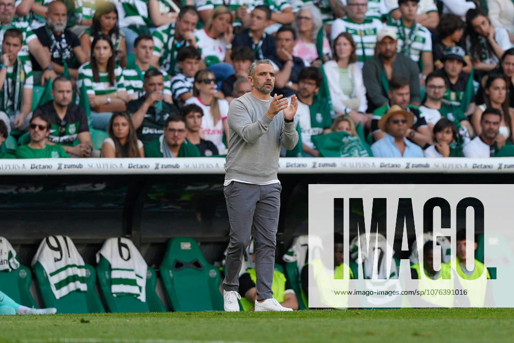 Sporting CP Vs SL Benfica in Lisbon, Portugal - 19 Apr 2026 Rui Borges, Sporting CP Coach, in action during Liga Portugal Betclic football match between Sporting CP and SL Benfica at Estadio Jose Alvalade. Final score: Sporting CP 1:2 SL Benfica Lisbon Portugal