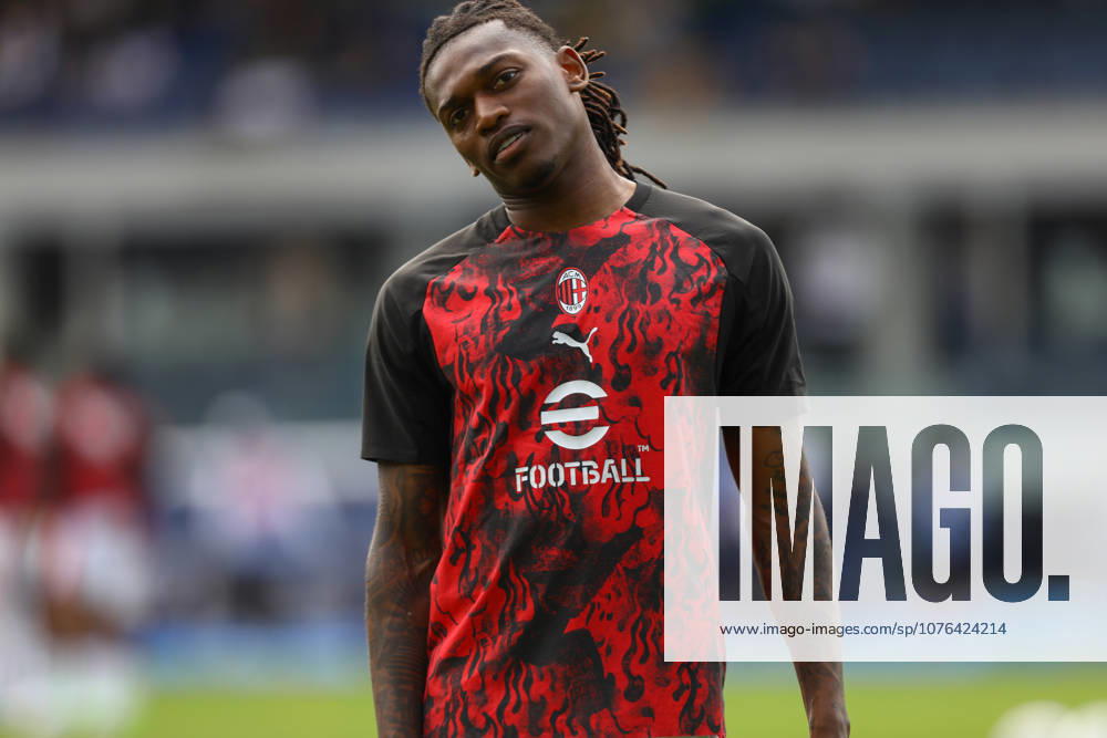 RAFAEL LEAO of AC Milan on Matchday 33 of 38 of the Serie A 2025 26 between HELLAS VERONA and AC MILAN at the Bentegodi Stadium in Verona, Italy. AC Milan edged out rock-bottom Hellas Verona in a narrow 1-0 win, moving the Rossoneri into second spot of the Serie A behind Inter Milan and ahead of Napoli. Verona Italy - ZUMAc179 20260419_zep_c179_393