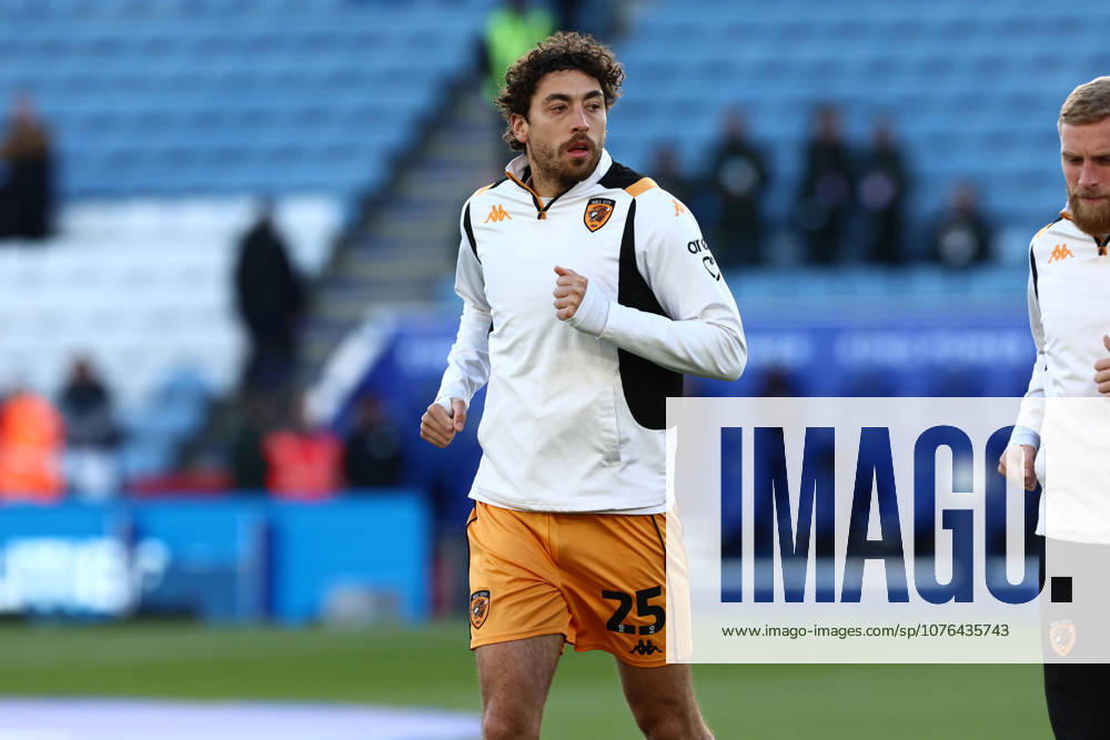 Leicester City v Hull City, EFL Sky Bet Championship Hull City midfielder Matt Crooks (25) warms up before the EFL Sky Bet Championship match between Leicester City and Hull City at the King Power Stadium, Leicester, UK on 21 April 2026. Leicester King Power Stadium Leicestershire UK Editorial use only DataCo restrictions apply See www.football-dataco.com ,