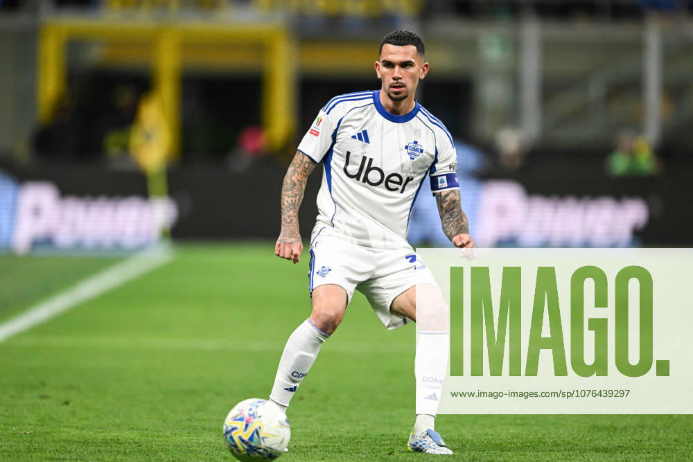 Lucas da Cunha of Como Calcio in action during the Italian Cup Semi Final second leg match between nter FC and Calcio Como on April 21, 2026 at the Giuseppe Meazza San Siro Siro stadium in Milan, Italy