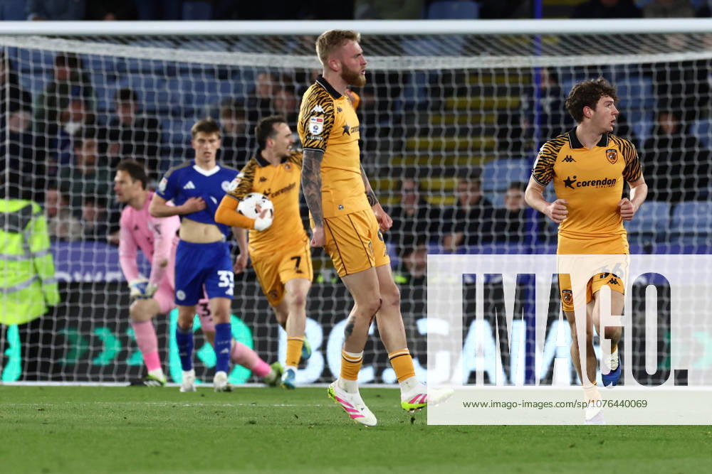 Leicester City v Hull City, EFL Sky Bet Championship GOAL 2-2 Hull City forward Oliver McBurnie (9) celebrates equaising during the EFL Sky Bet Championship match between Leicester City and Hull City at the King Power Stadium, Leicester, UK on 21 April 2026. Leicester King Power Stadium Leicestershire UK Editorial use only DataCo restrictions apply See www.football-dataco.com ,