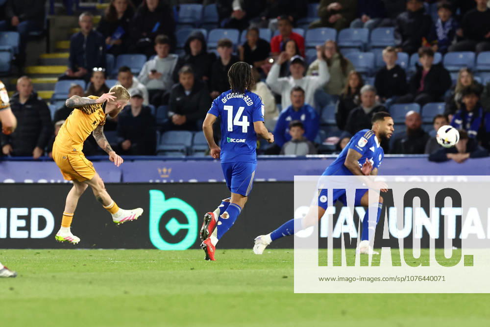 Leicester City v Hull City, EFL Sky Bet Championship GOAL 2-2 Hull City forward Oliver McBurnie (9) fires home the equaliser during the EFL Sky Bet Championship match between Leicester City and Hull City at the King Power Stadium, Leicester, UK on 21 April 2026. Leicester King Power Stadium Leicestershire UK Editorial use only DataCo restrictions apply See www.football-dataco.com ,