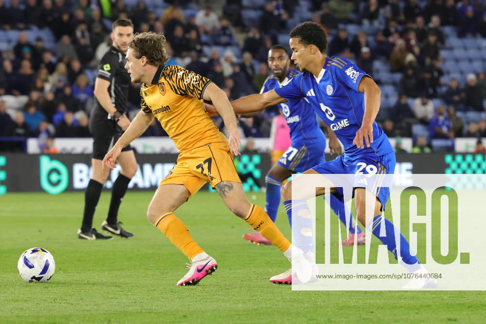 Leicester City v Hull City, EFL Sky Bet Championship Hull City midfielder Regan Slater (27) battles Leicester City midfielder Divine Mukasa (on loan from Manchester City) (29) during the EFL Sky Bet Championship match between Leicester City and Hull City at the King Power Stadium, Leicester, UK on 21 April 2026. Leicester King Power Stadium Leicestershire UK Editorial use only DataCo restrictions apply See www.football-dataco.com ,