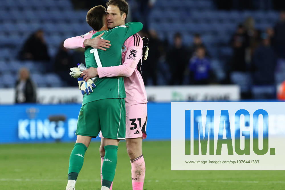Leicester City v Hull City, EFL Sky Bet Championship Hull City goalkeeper Ivor Pandur (1) & Leicester City goalkeeper Asmir Begovic (31) hug at the end of the EFL Sky Bet Championship match between Leicester City and Hull City at the King Power Stadium, Leicester, UK on 21 April 2026. Leicester King Power Stadium Leicestershire UK Editorial use only DataCo restrictions apply See www.football-dataco.com ,