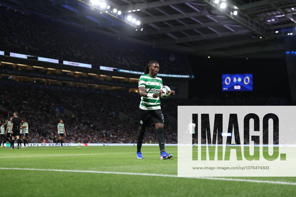 PORTO, PORTUGAL - APRIL 22: Geovany Quenda of Sporting CP in action during the Portuguese Cup Semi-Final 2nd leg match between FC Porto and Sporting CP at Estadio do Dragao on April 22, 2026 in Porto, Portugal. Porto Portugal - ZUMAe141 20260422_zsp_e141_036