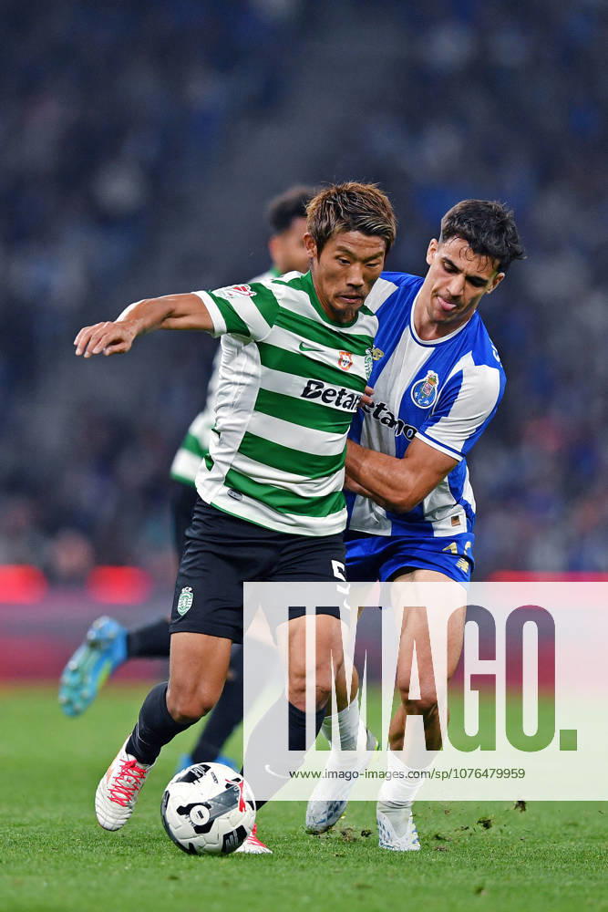 22nd April 2026; Dragao Stadium, Porto, Portugal; Taca de Portugal, FC Porto versus Sporting Lisboa; Gabri Veiga of FC Porto battles for possession ball with Hidemasa Morita of Sporting Lisboa DanielxCastro DiaEsportivo