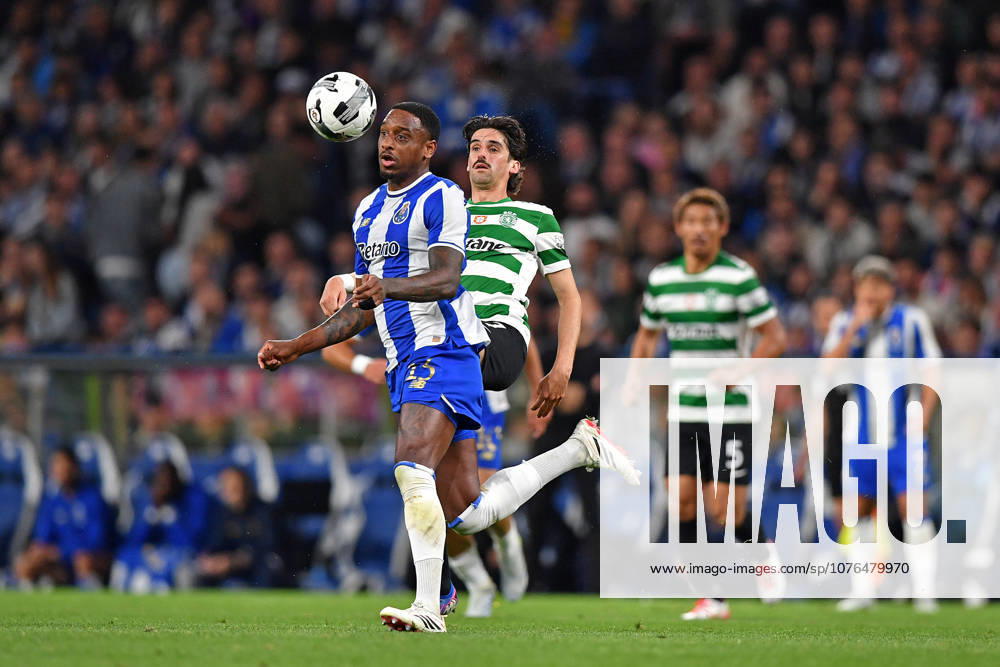 22nd April 2026; Dragao Stadium, Porto, Portugal; Taca de Portugal, FC Porto versus Sporting Lisboa; Pablo Rosario of FC Porto battles for possession ball with Francisco Trincao of Sporting Lisboa DanielxCastro DiaEsportivo