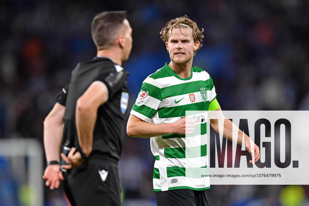 22nd April 2026; Dragao Stadium, Porto, Portugal; Taca de Portugal, FC Porto versus Sporting Lisboa; Morten Hjulmand of Sporting Lisboa complain to the FIFA referee Miguel Nogueira DanielxCastro DiaEsportivo