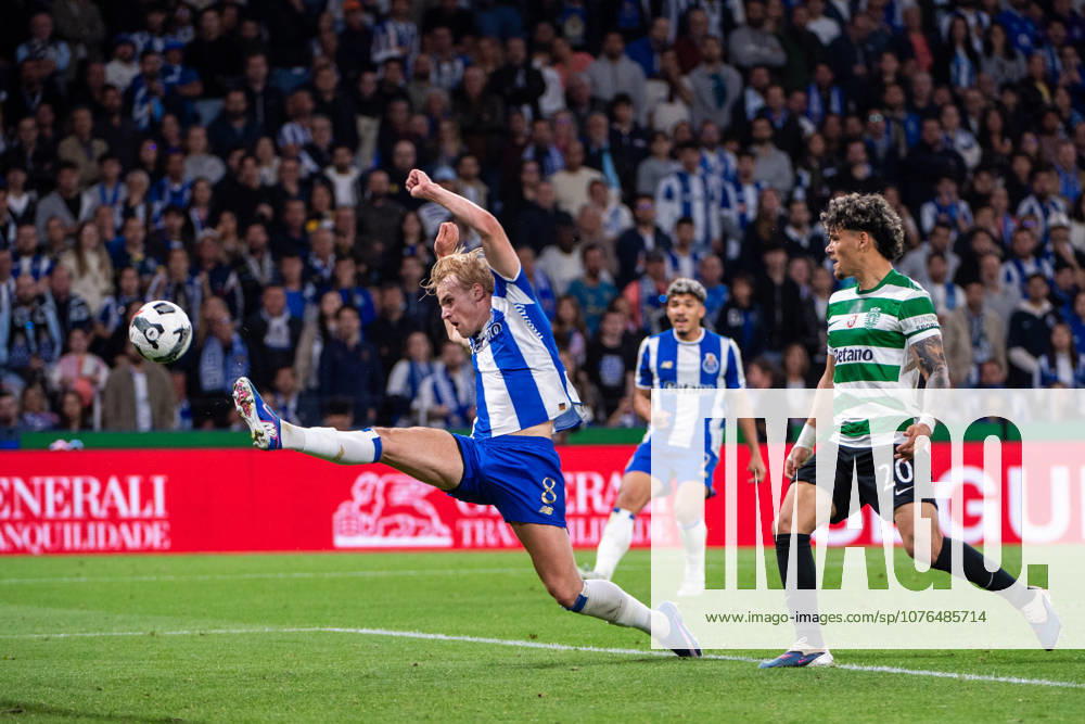 FC Porto v Sporting CP - Portuguese Cup Semi-Final 2nd leg Victor Froholdt from FC Porto is seen in action during the Taca de Portugal Generali Tranquilidade 2025 26 semi-final second leg match between FC Porto and Sporting CP at Estadio do Dragao in Porto, Portugal, on April 22, 2026. Porto Porto Portugal