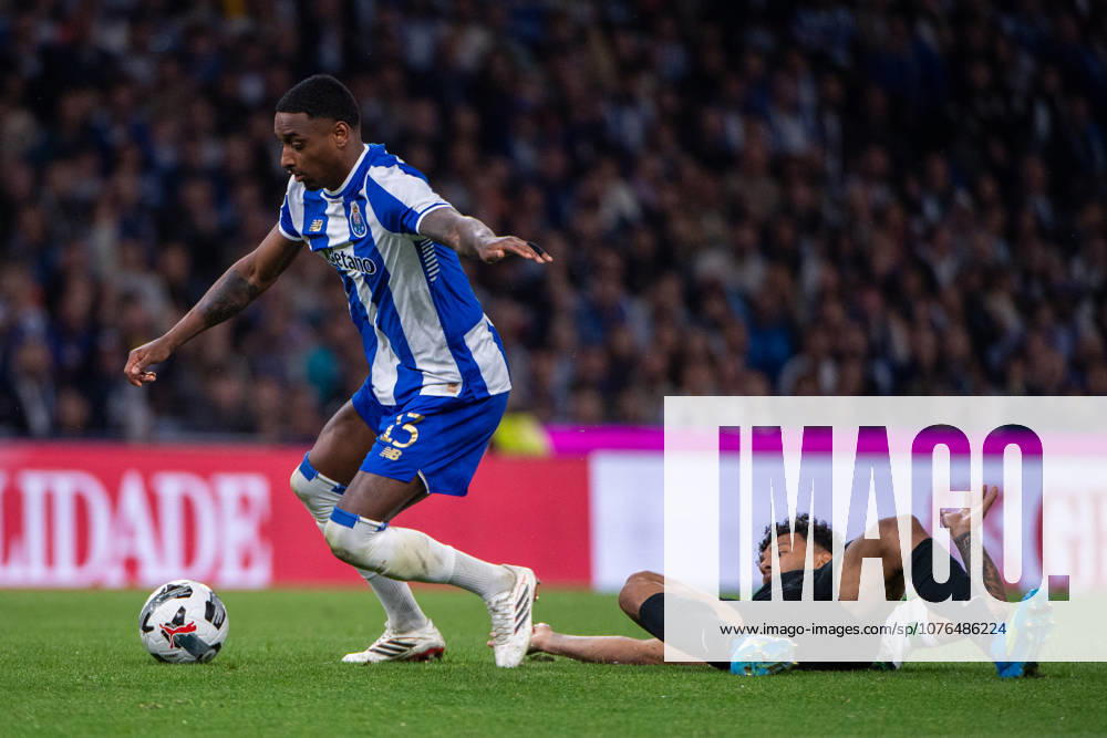 FC Porto v Sporting CP - Portuguese Cup Semi-Final 2nd leg Pablo Rosario from FC Porto is seen in action during the Taca de Portugal Generali Tranquilidade 2025 26 semi-final second leg match between FC Porto and Sporting CP at Estadio do Dragao in Porto, Portugal, on April 22, 2026. Porto Porto Portugal