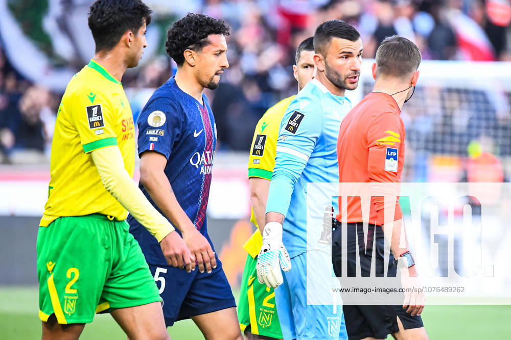 Anthony Lopes (FC NANTES) Marquinhos (Paris SG) Clà ment Turpin (Arbitre central)
