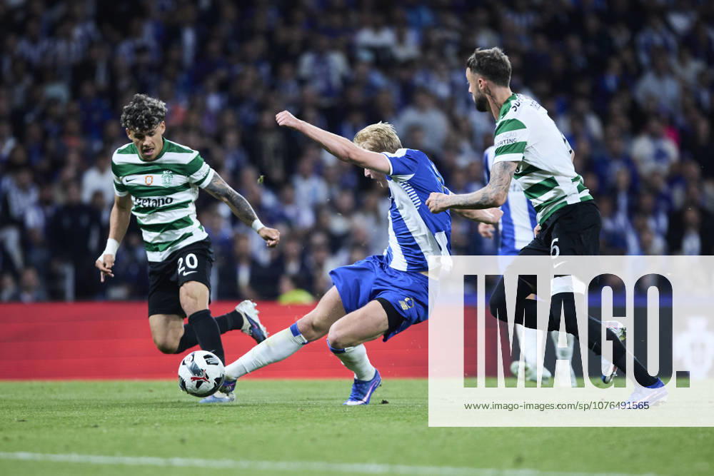 FC Porto v Sporting Clube de Portugal - Taca de Portugal PORTO, PORTUGAL - APRIL 22: Victor Froholdt of FC Porto in action during Taca de Portugal Semifinals match between FC Porto and Sporting Clube de Portugal at Estadio do Dragao on April 22, 2026 in Porto, Portugal. (This image is for editorial use only) (Photo by Diego Simon Photo Players Images Magara press) Porto Estadio do Dragao Portugal