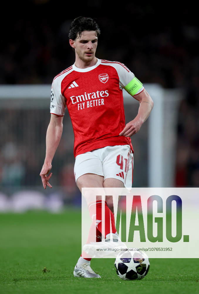 Arsenal FC v Sporting Clube de Portugal - UEFA Champions League 2025 26 Quarter-Final Second Leg Declan Rice of Arsenal passing the ball during the UEFA Champions League 2025 26 Quarter-Final Second Leg match between Arsenal FC and Sporting Clube de Portugal at Arsenal Stadium on April 15, 2026 in London, England. WARNING! This Photograph May Only Be Used For Newspaper And Or Magazine Editorial Purposes. May Not Be Used For Publications Involving 1 player, 1 Club Or 1 Competition Without Written Authorisation From Football DataCo Ltd. For Any Queries, Please Contact Football DataCo Ltd on +44 (0) 207 864 9121 London Arsenal Stadium England United Kingdom