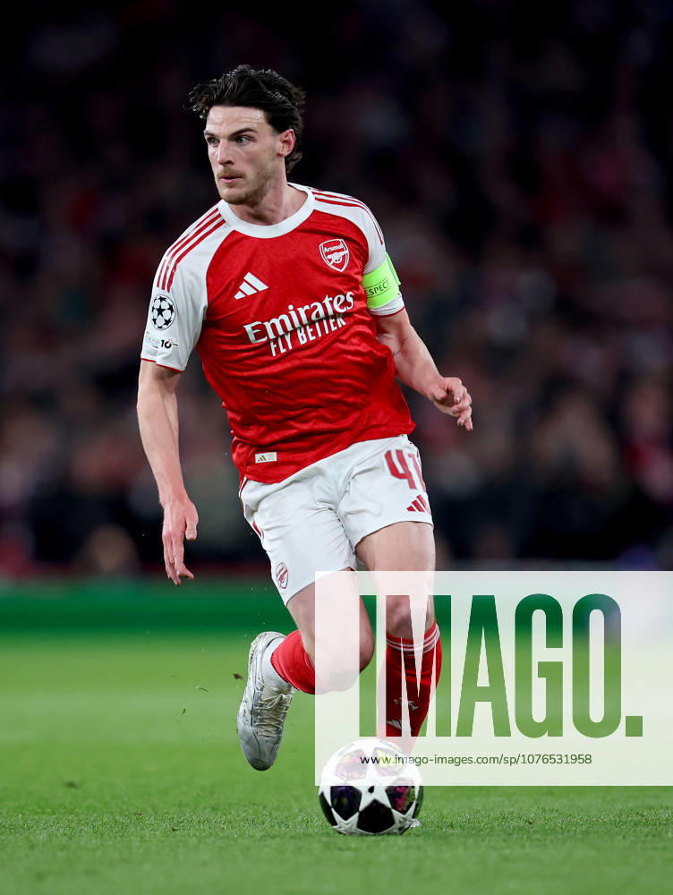 Arsenal FC v Sporting Clube de Portugal - UEFA Champions League 2025 26 Quarter-Final Second Leg Declan Rice of Arsenal on the ball during the UEFA Champions League 2025 26 Quarter-Final Second Leg match between Arsenal FC and Sporting Clube de Portugal at Arsenal Stadium on April 15, 2026 in London, England. WARNING! This Photograph May Only Be Used For Newspaper And Or Magazine Editorial Purposes. May Not Be Used For Publications Involving 1 player, 1 Club Or 1 Competition Without Written Authorisation From Football DataCo Ltd. For Any Queries, Please Contact Football DataCo Ltd on +44 (0) 207 864 9121 London Arsenal Stadium England United Kingdom