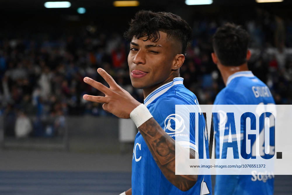 CALCIO - Serie A - SSC Napoli vs US Cremonese De Almeida Santos Alisson of S.S.C. Napoli greets the supporters at the end of the 34th day of the Serie A Championship between S.S.C. Napoli and U.S. Cremonese at the Diego Armando Maradona Stadium on April 24, 2026 in Naples, Italy. Naples Italy