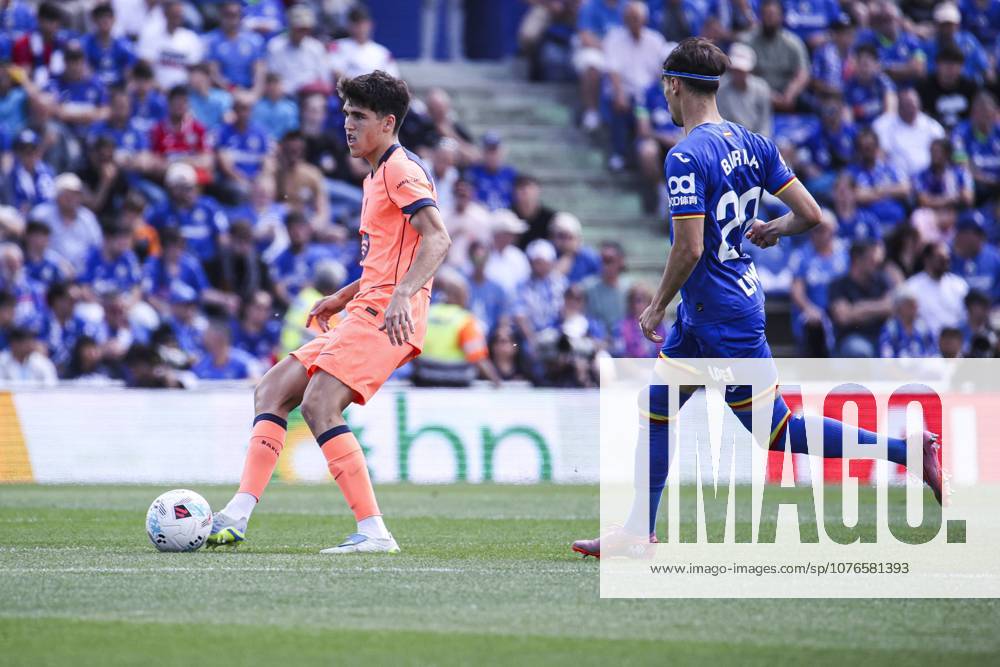 Estadio Coliseum, Madrid, Spain; La Liga Football, Getafe CF versus FC Barcelona, Barca Pau Cubarsi is defended by Domingos Duarte Getafe vs FC Barcelona 900 Cordon Press 900 CordonxPress LOF - Getafe vs FC Barcelona