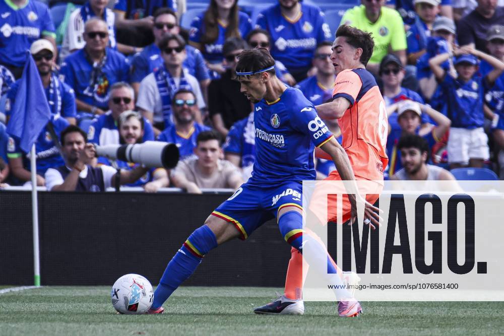 Estadio Coliseum, Madrid, Spain; La Liga Football, Getafe CF versus FC Barcelona, Barca Veljko Birmancevic with the balls and is defended by Gavi Getafe vs FC Barcelona 900 Cordon Press 900 CordonxPress LOF - Getafe vs FC Barcelona