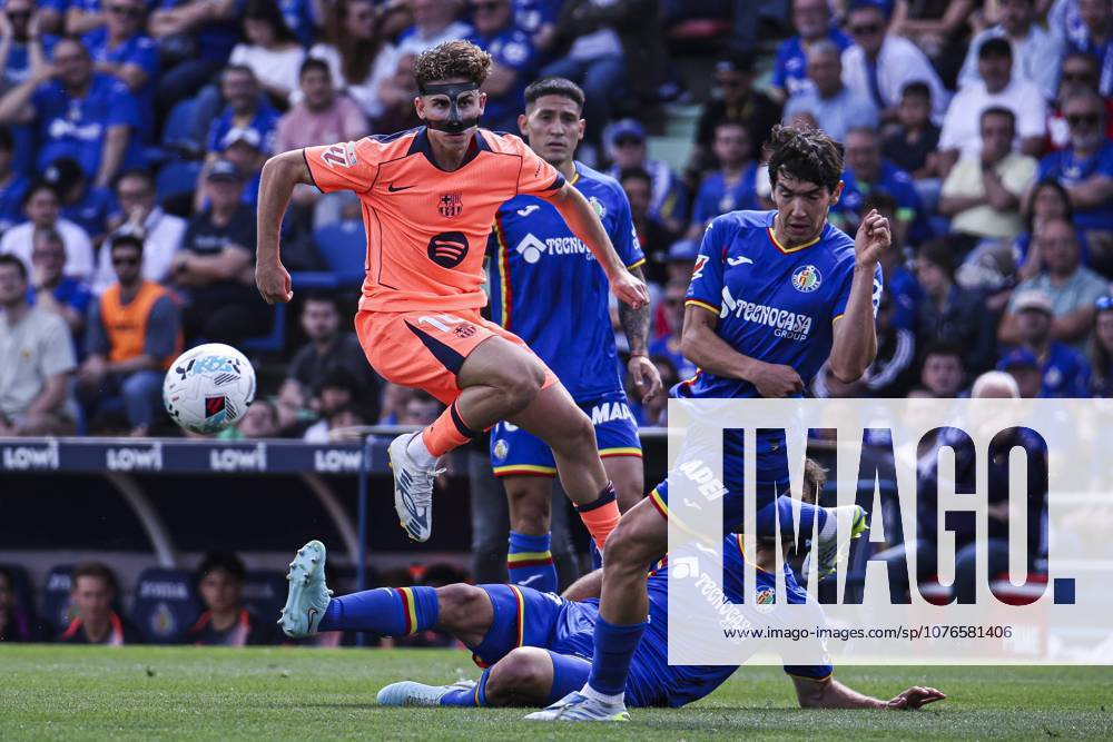Estadio Coliseum, Madrid, Spain; La Liga Football, Getafe CF versus FC Barcelona, Barca Fermin Lopez with the ball and is defended by Mario Martin and Djene Dakonam Getafe vs FC Barcelona 900 Cordon Press 900 CordonxPress LOF - Getafe vs FC Barcelona