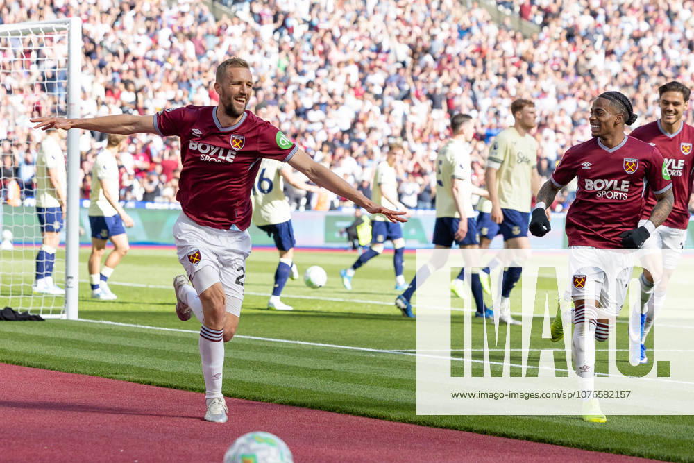 West Ham United v Everton, Premier League, Football, London Stadium, London, UK - 25 Apr 2026 Goal. Tomas Soucek of West Ham United (28) celebrates after he scores the first goal of the game London London Stadium Stratford GBR, UK NEWSPAPERS OUT