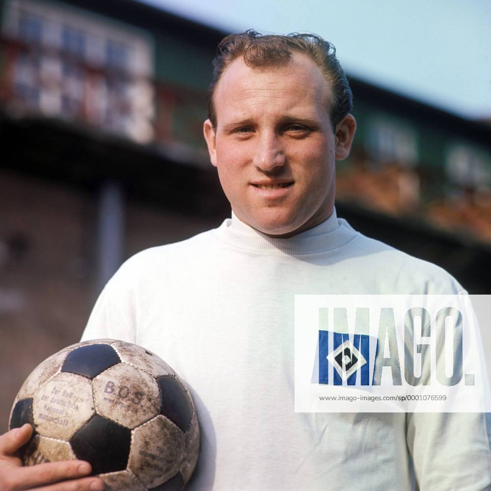 Uwe Seeler (Hamburger SV) Fußball 1. BL Herren DEUTSCHSPRACHIGE SPORTZEITSCHRIFTEN UND -ZEITUNGEN NUR NACH RÜCKSPRACHE, Saison 1963 1964 Porträt Hamburg