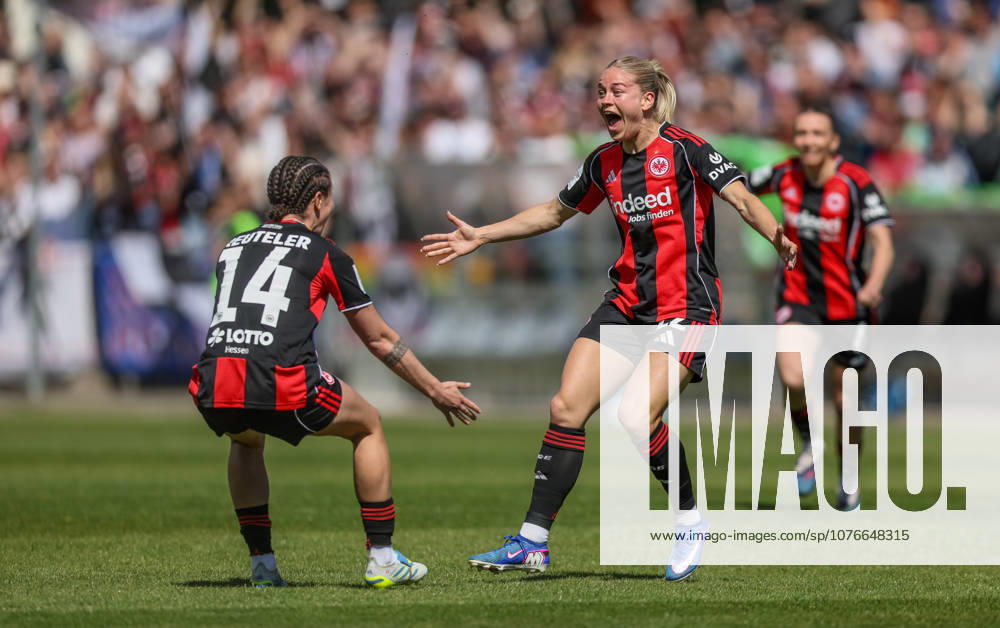 GER, Frankfurt, Eintracht Frankfurt vs VfL Wolfsburg, Google Pixel Bundesliga, Football, DFB, Season 2025 2026, Stadion am Brentanobad, 23 Matchday in picture Nadine Riesen Eintracht Frankfurt Women 22 scores the 3 0, Goal, Cheers and joy, Emotions, Team, Geraldine Reuteler Eintracht Frankfurt Women 14 DFB DFL REGULATIONS PROHIBIT ANY USE OF PHOTOGRAPHS AS IMAGE SEQUENCES AND OR QUASI VIDEO