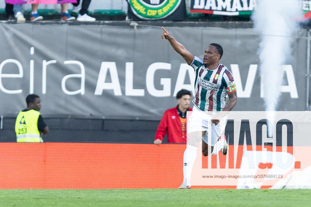 Estrela da Amadora forward from Cape Verde JOVANE CABRAL (11) celebrating after scoring a goal during the game of Matchday 31 of the Liga Portugal Betclic between Estrela da Amadora and Porto at Estadio Jose Gomes Amadora Portugal - ZUMAs359 20260426_zsp_s359_029