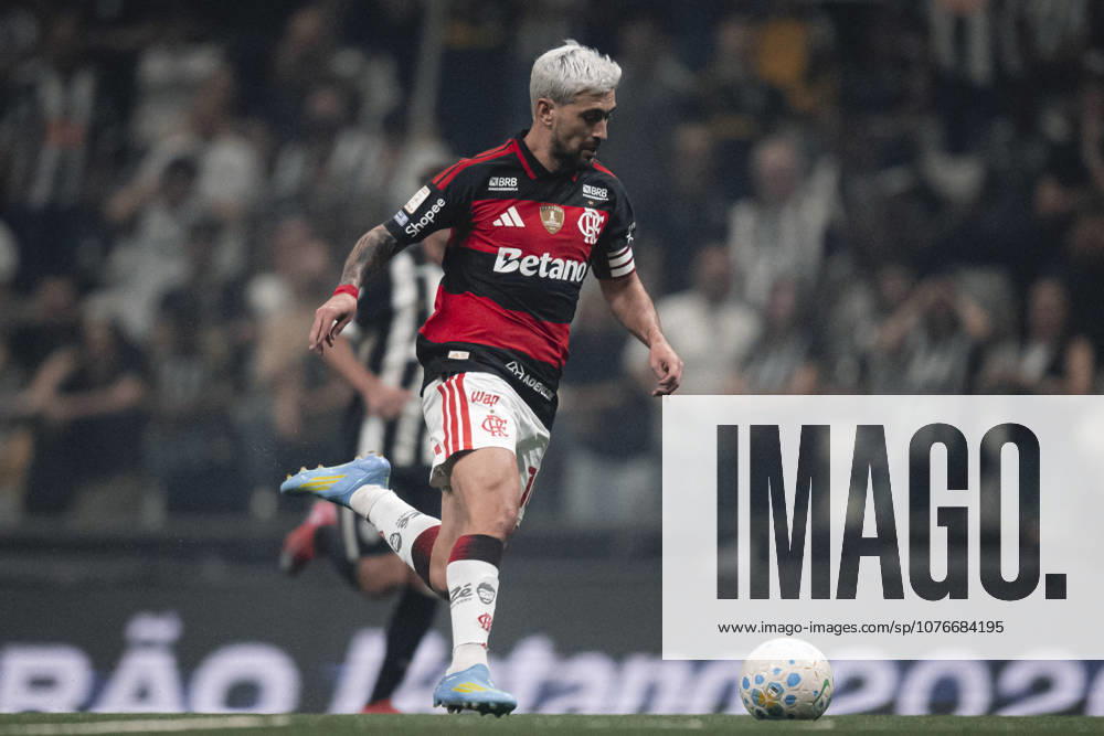 Giorgian De Arrascaeta of Flamengo controls the ball during a Brasileirao 2026 match between Atletico Mineiro v Flamengo at Arena MRV on April 25, 2026 in Belo Horizonte, Brazil. (Photo by Yuri Laurindo Sports Press Photo )